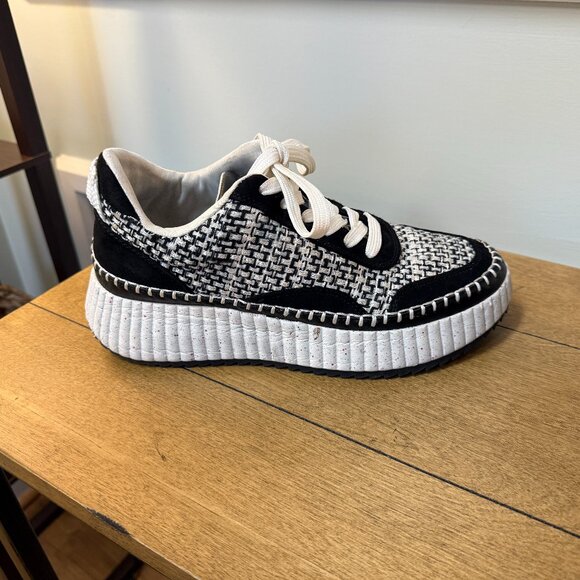 Universal Thread Platform Sneaker - Picture 1 of 6